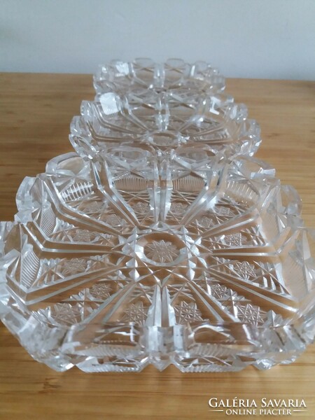 3 crystal bowls with a star motif, 14x14 cm