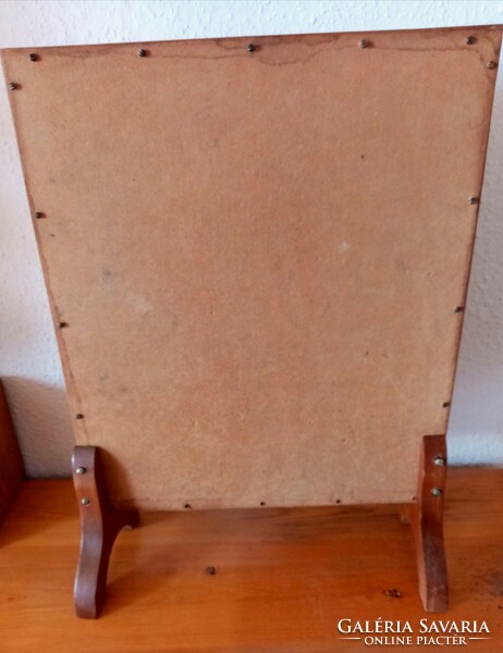 Standing picture frame