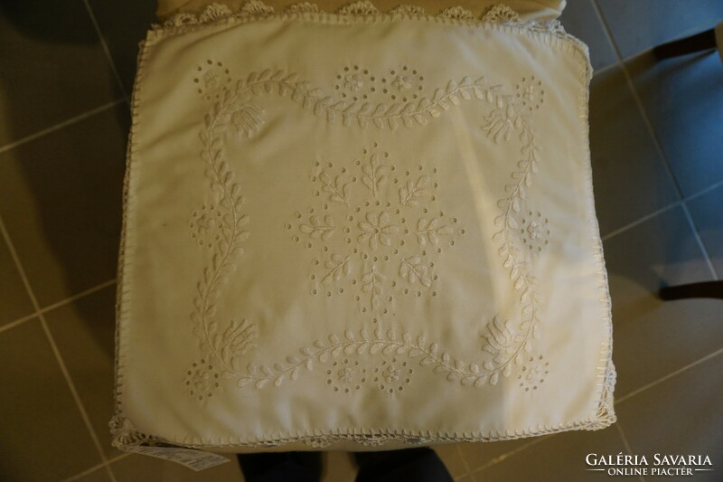 Matyo cushion cover with crocheted wind decoration