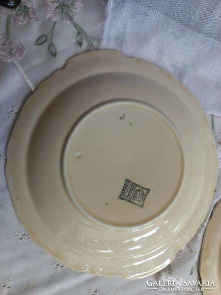 Pair of Grindlay English faience bowls, cream base 1936-54