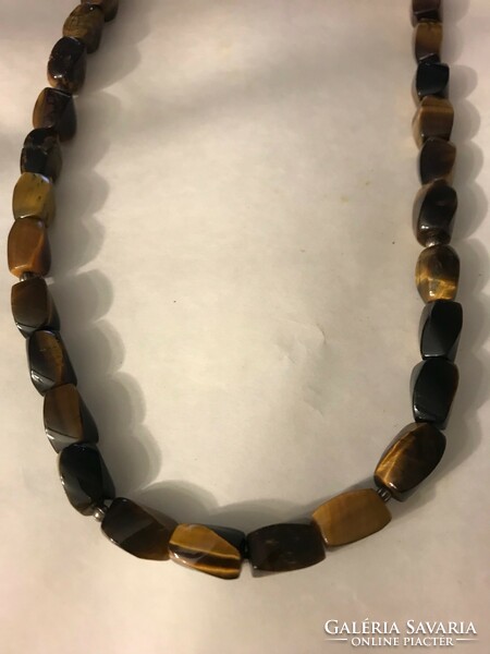 New! Polished tiger's eye custom-made necklace with 925 silver clasp. With silver balls in between. 44 Cm