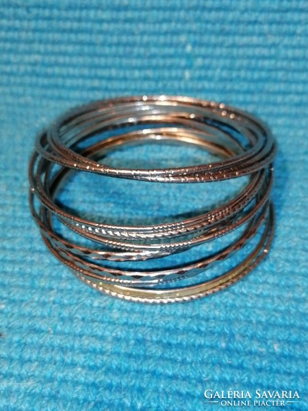 12 thin bracelets (529)