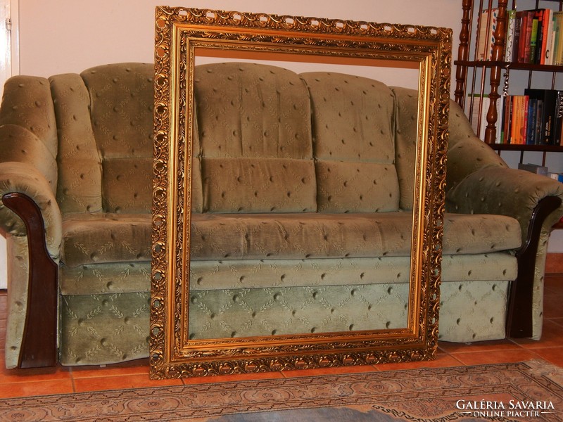 Florentine-style beautiful frame with external dimensions of 106 x 93 cm, in excellent condition