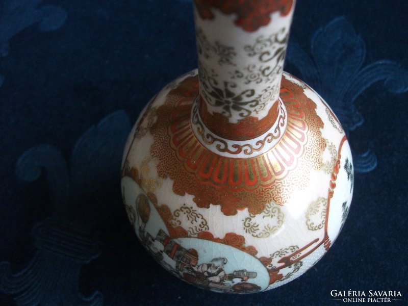 Japán antik kifinomult művészi munkával készült  aranybrokát  Kutani Meidzsi  váza