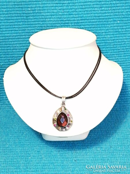 Pendant with a purple stone in the center (523)