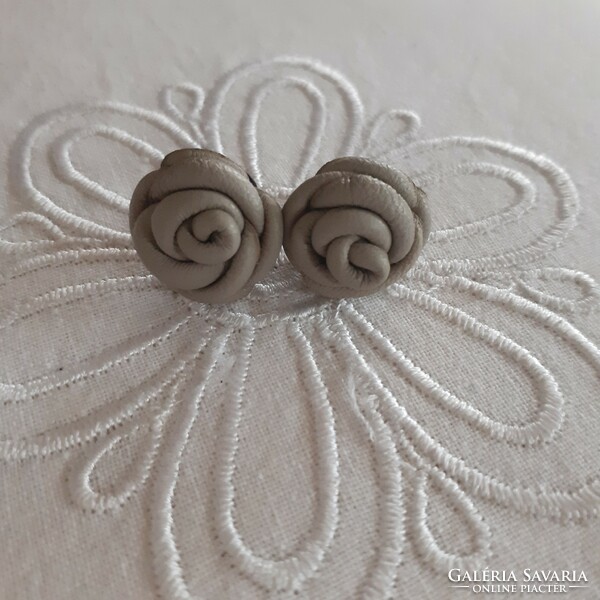 Gray leather rose earrings