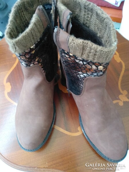 Women's boots, new size 40
