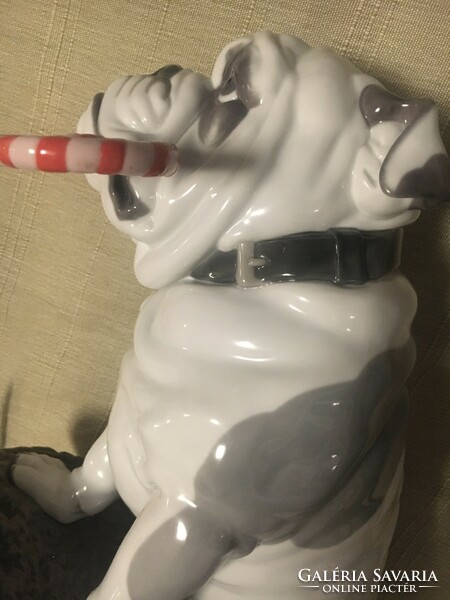 Porcelán bulldog szobor