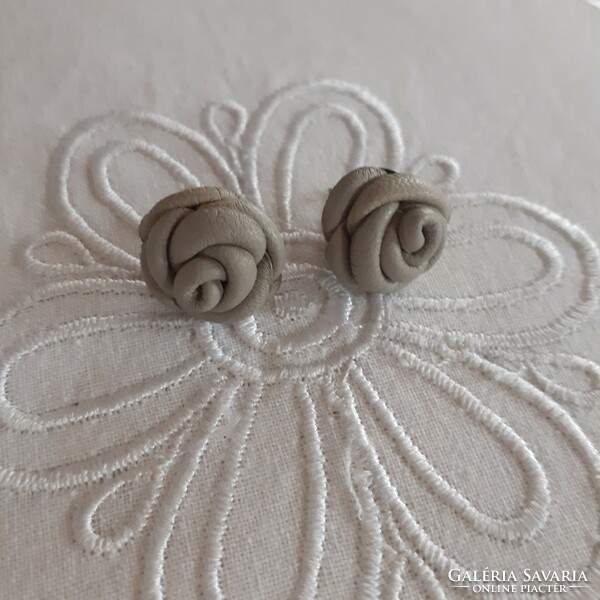 Gray leather rose earrings