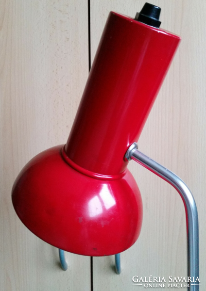 Formatervezett piros retro asztali lámpa