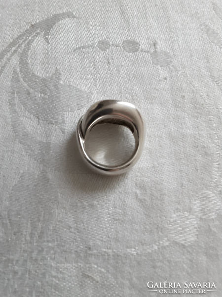Heavy, solid, spiral-shaped silver ring with brille!