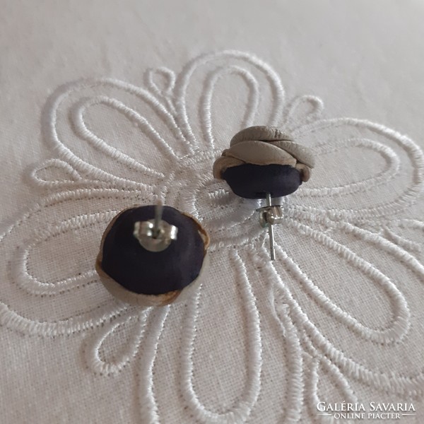 Gray leather rose earrings