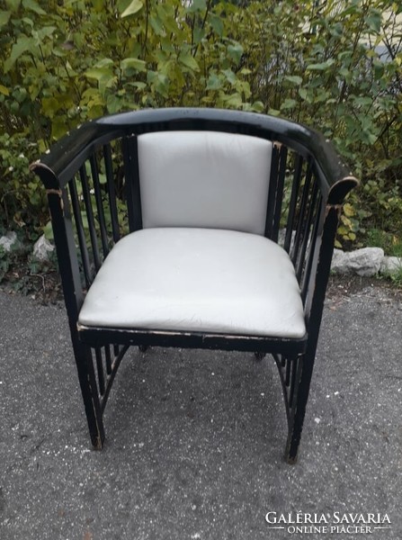 Jugendstil chair, table.