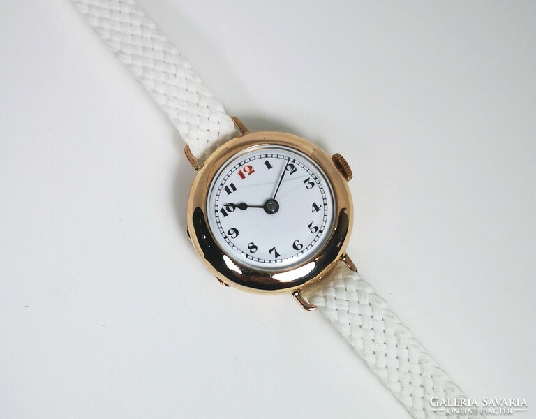 A special, gold-cased women's wristwatch from the 1920s! Serviced, with tiktakwatch service card!