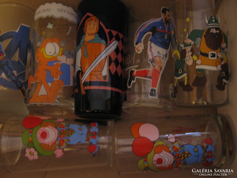 Gyerek , mese, dekoros üveg poharak jégkorszak, bohóc, lepke, foci , Garfield,  reklám, stb