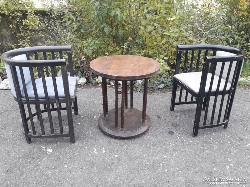 Jugendstil chair, table.