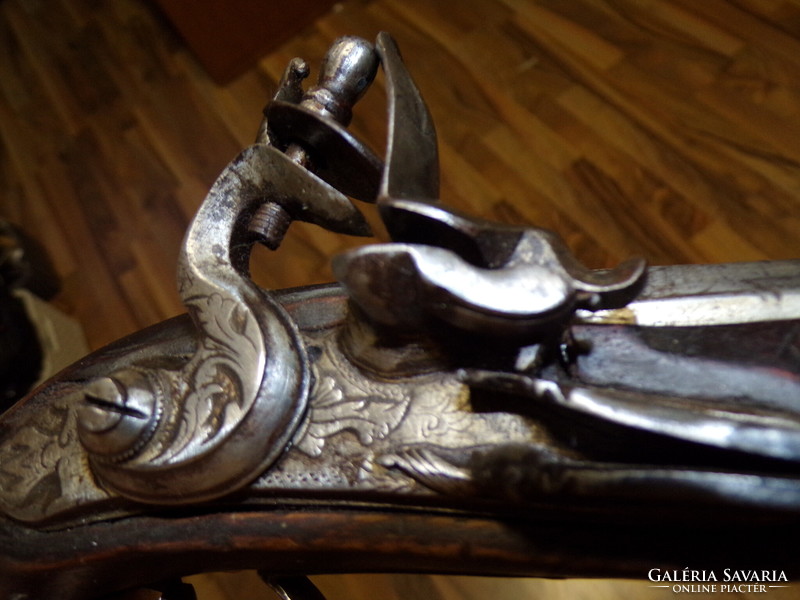 XVIII. századi francia kovás belga pisztoly pár