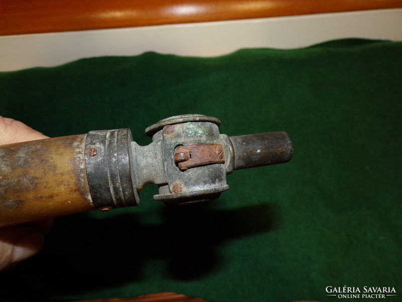 XIX. Century gunpowder atomizer