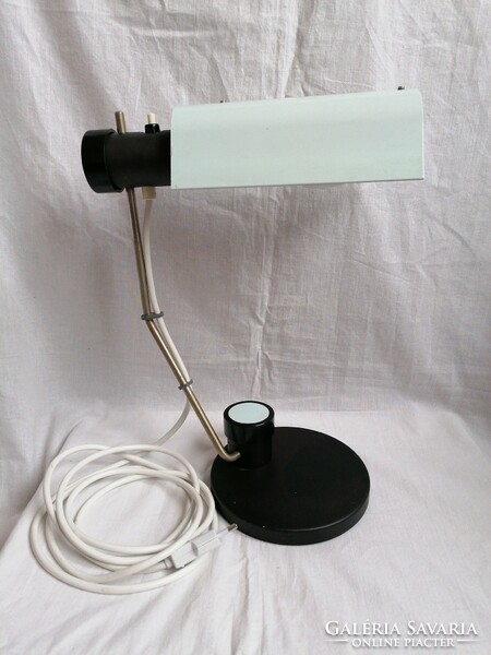 TK 501-es asztali lámpa. (Oskar Immerschied)