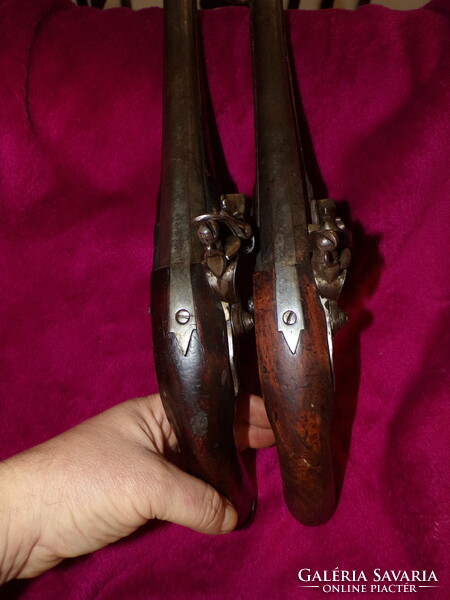 XVIII. századi francia kovás belga pisztoly pár