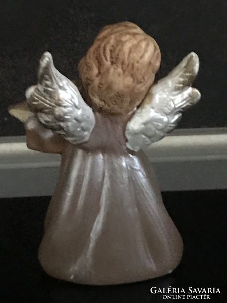 Muzsikáló angyalka kerámiából, 11 cm magas