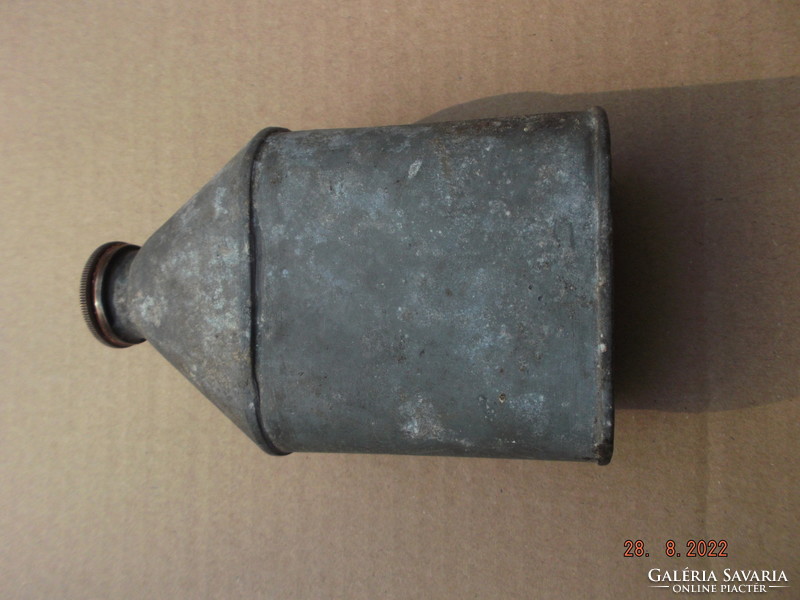 Old metal container, flask ---1---