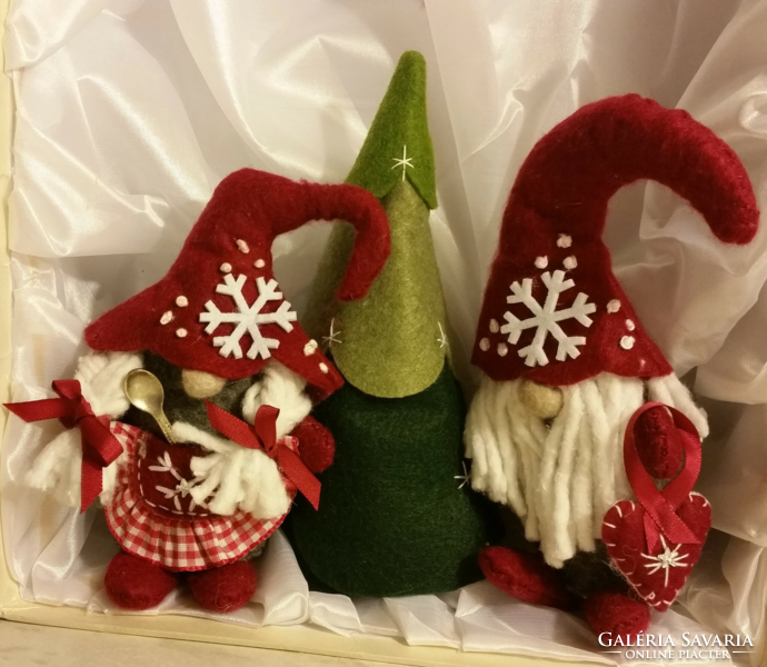 Karácsonyi dekoráció - egyedi készítésű manófiú és lány  fenyőfával