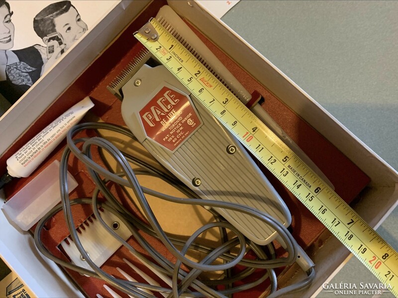 Retro electric shaver in its own box, unused