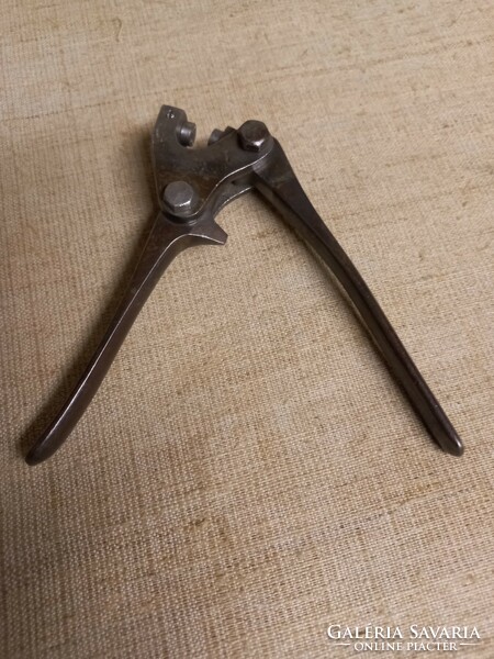 Old seal pliers