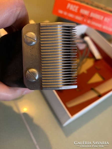 Retro electric shaver in its own box, unused