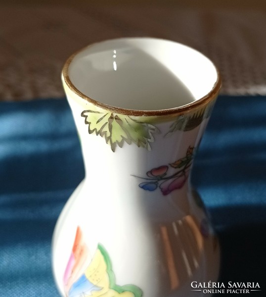 Small vase with Victoria pattern from Herend, with bowl