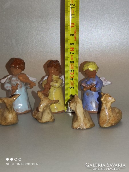 Bájos kerámia figura csoport 8 aprócska mázas dísz angyalkák bárányok