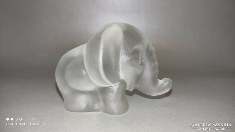 Solid glass elephant figure sculpture ice glass
