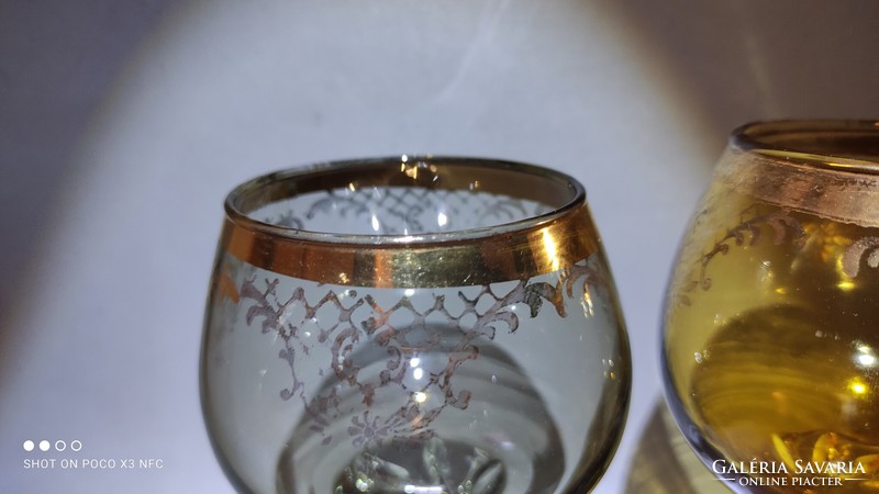 Színes kristály pohár arany díszítéssel 2 db együtt