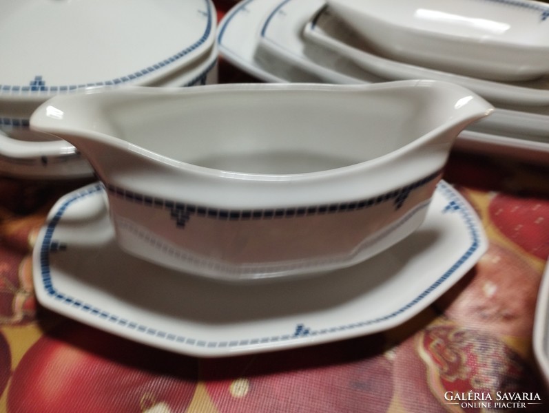 Beautiful porcelain dinner set, 39 pieces