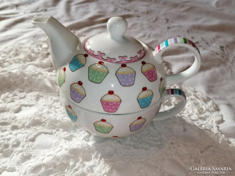 Porcelain tea set for one person.