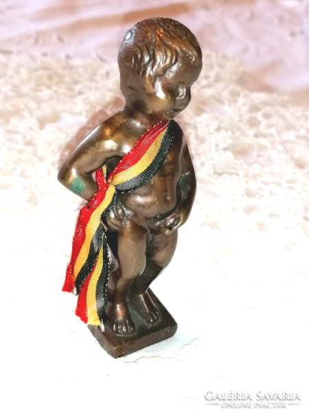 Manneken pis bronze statue, old souvenir from Brussels