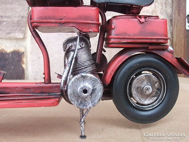 Lemez motor modell dobozában 30x19 cm- ajándékba is !