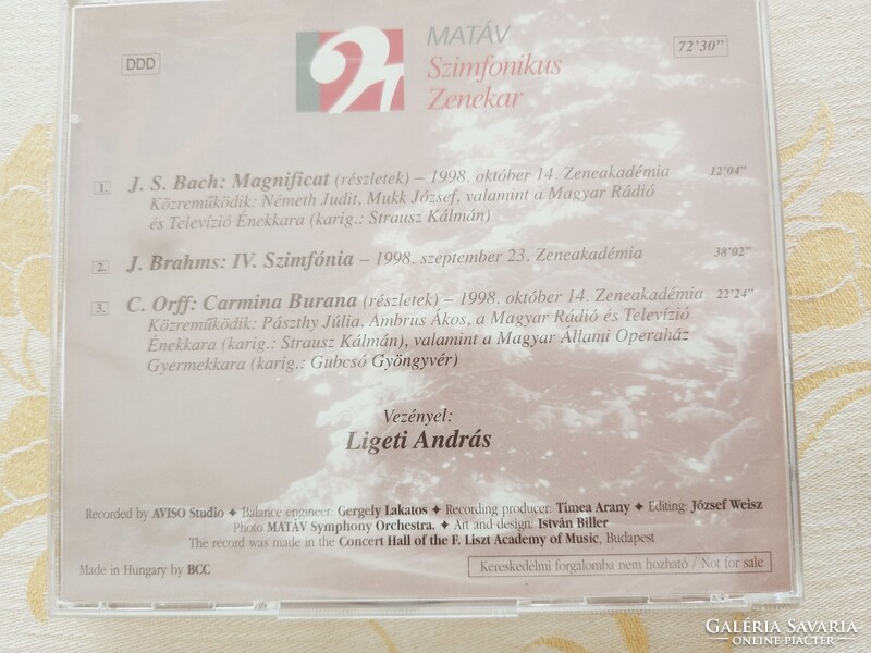 A Christmas selection from the 1998 concert of the Matáv Symphony Orchestra