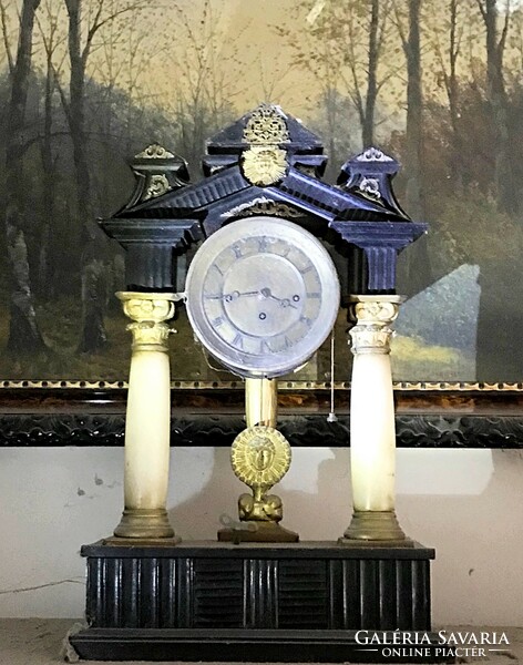 Antik kandalló óra alabástrom oszlopokkal - a képeken látható restaurálandó, de jó állapotban