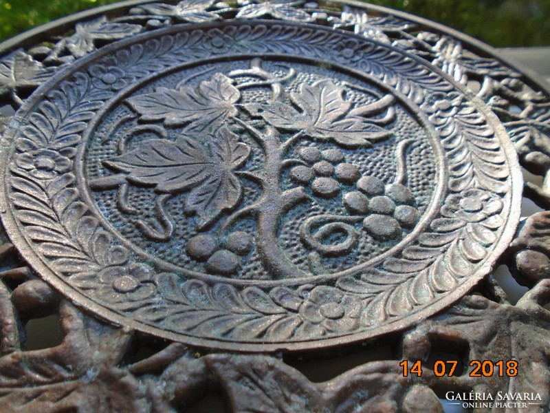 Antique openwork leaf pattern embossed grape patterned wall bowl 22.5 cm