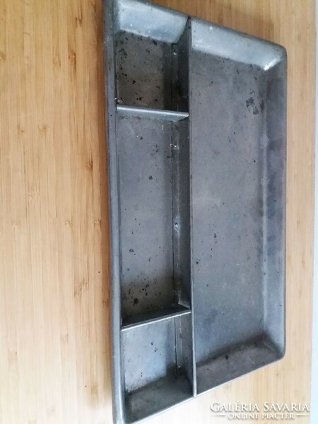 Metal tray, ovosi, for instruments