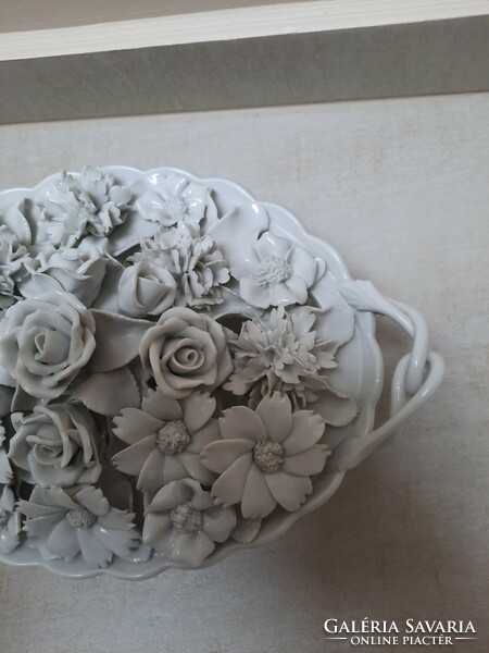 Nagy Fehér Herendi áttört porcelán virágkosár, asztalközép