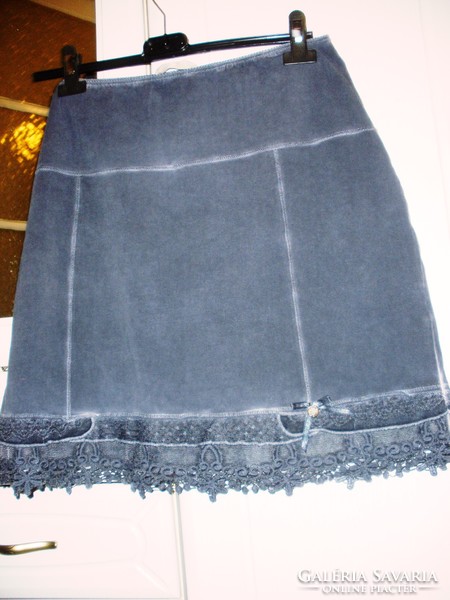 Gray denim-effect elastic skirt with lace