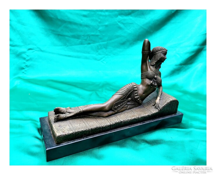 Bronze statue of Cleopatra