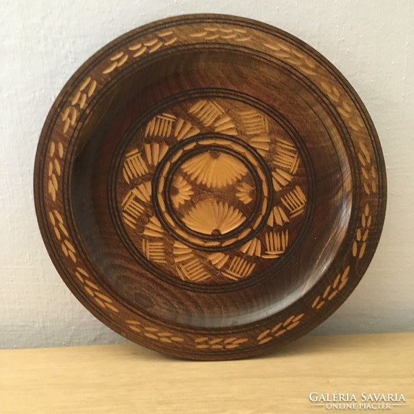 Wooden bowl and round box