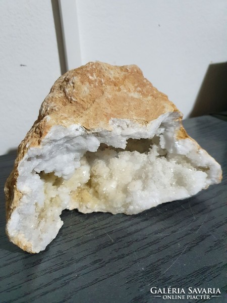 Hegyikristály ásvány geóda 1,9 kg