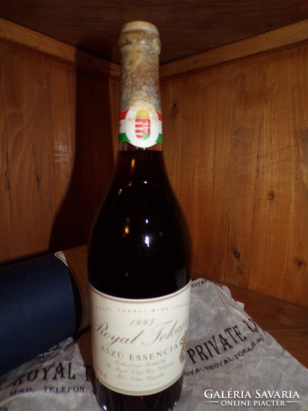 Royal Tokaji Aszú esszencia 1993 díszdobozban, certifikáttal