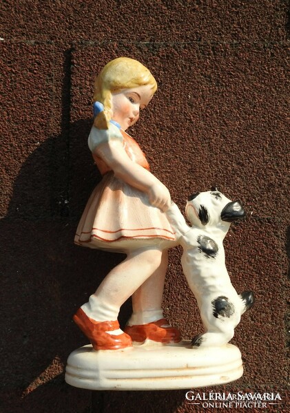 Antique Sitzendorf figurine: little girl with her pizza dog