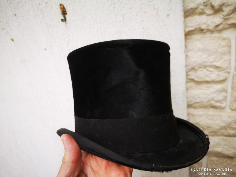 Antique top hat, cs and ir welcome. Hat maker Budapest - Vienna Hungarian coat of arms